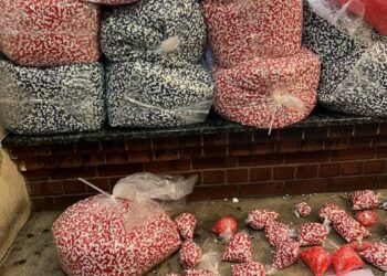 AMAPOLISA ABAMBE UMRHANELWA KUSHISHINO LWEZIYOBISI ETHEKWINI.