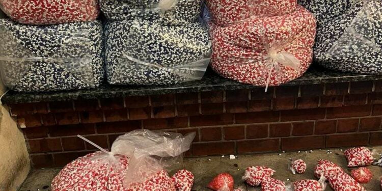 AMAPOLISA ABAMBE UMRHANELWA KUSHISHINO LWEZIYOBISI ETHEKWINI.