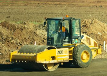 yellow and black heavy equipment