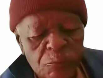 Ingwevu yakuKomani ifunyenwe inqunyulwe umqala ekhayeni layo