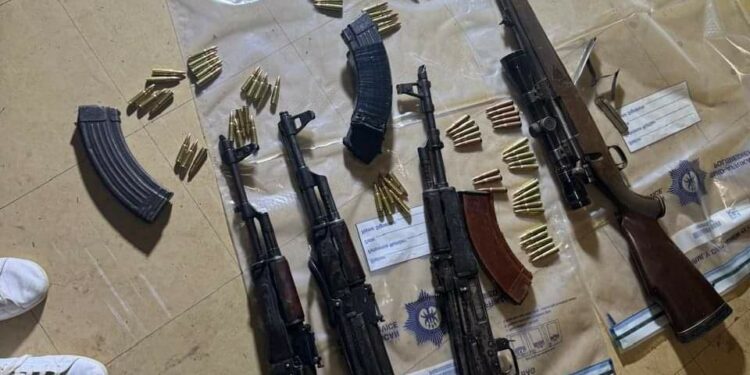 Kufunyenwe iimibhaxa ekukholelwa ukuba yiyo ebulele abantu eLusikisiki.