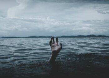 a person drowns underwater