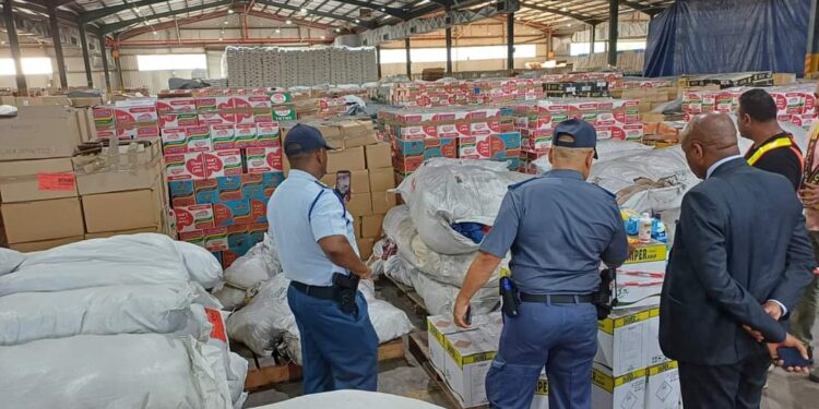 Kubanjwe abemi bangaphandle kwagqogqwa nemizi mveliso yomgunyathi eKZN.