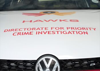 Kubanjwe amadoda amane ngokubulawa kwepolisa emva kophango.