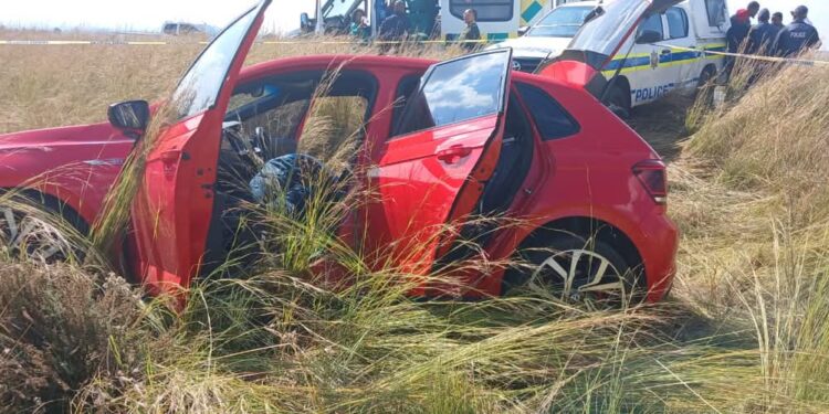Armed Robbery Foiled by Hitch-Hiker Turned Hero: One Dead, Two Arrested