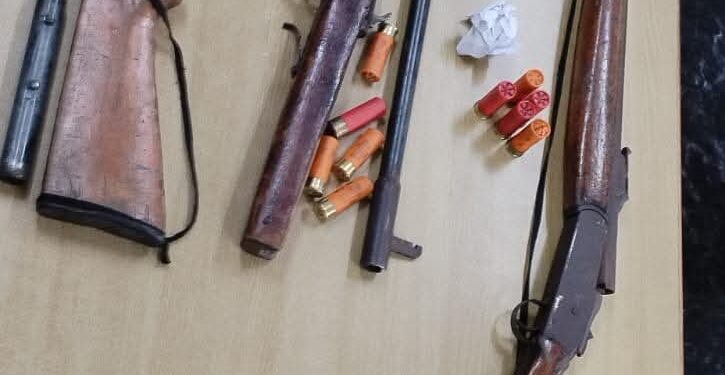 Akhululwe ngebheyile amadoda ase Sajonisi afunyenwe nemipu engekho mthethweni