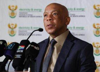 UMphathiswa wombane uqinisekisa ukuba uEskom uqhuba kakuhle ekupheliseni ingxaki yokucima kombane