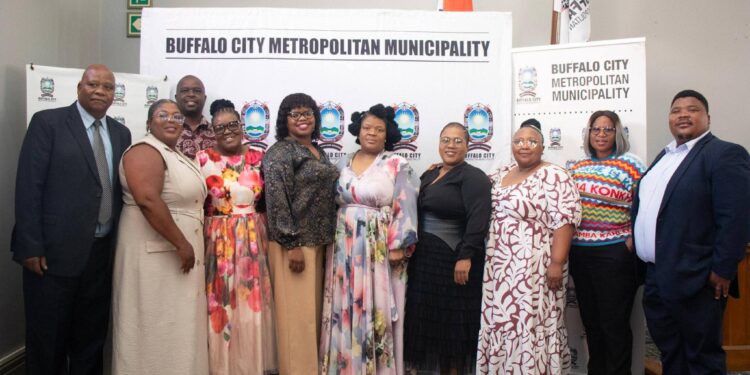 UFaku Ubhengeze uhlengahlengiso kwiKomiti yoLawulo eBuffalo City.