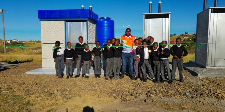 I-WeSolve4x Ikhokela Iphulo Lokuphelisa Izindlu Zangasese Eziyingozi Kwizikolo ZaseMpuma Kapa